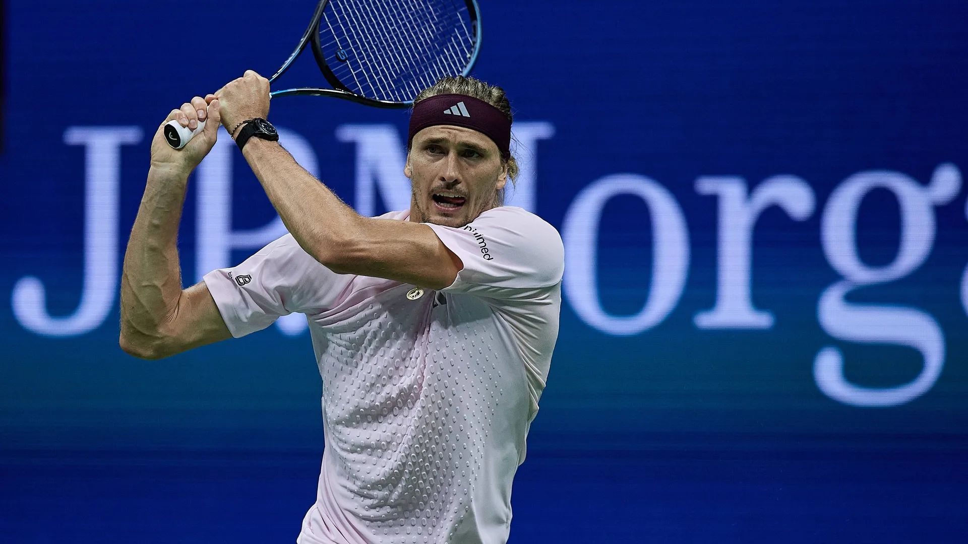 Alexander Zverev Cruises Into US Open Round of 16 With Straight-Sets Win