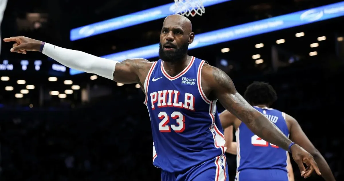 LeBron James brushes off Donald Trump's anthem criticism