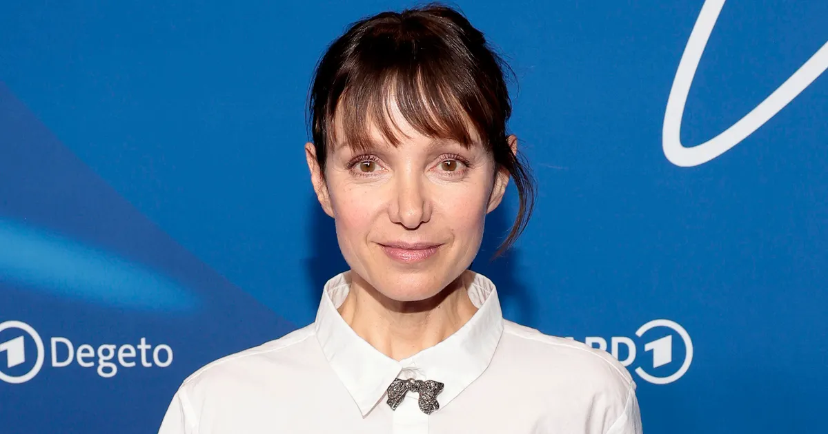Julia Koschitz says marriage has no personal meaning for her