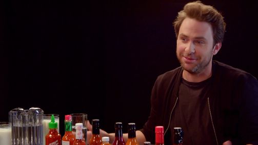 Hot Ones Hot Ones Staffel 3 Folge 5: Charlie Day Learns to Love Ridiculously Spicy Wings