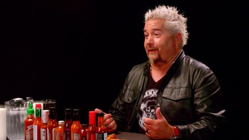 Hot Ones Hot Ones Staffel 3 Folge 15: Guy Fieri Becomes the Mayor of Spicy Wings