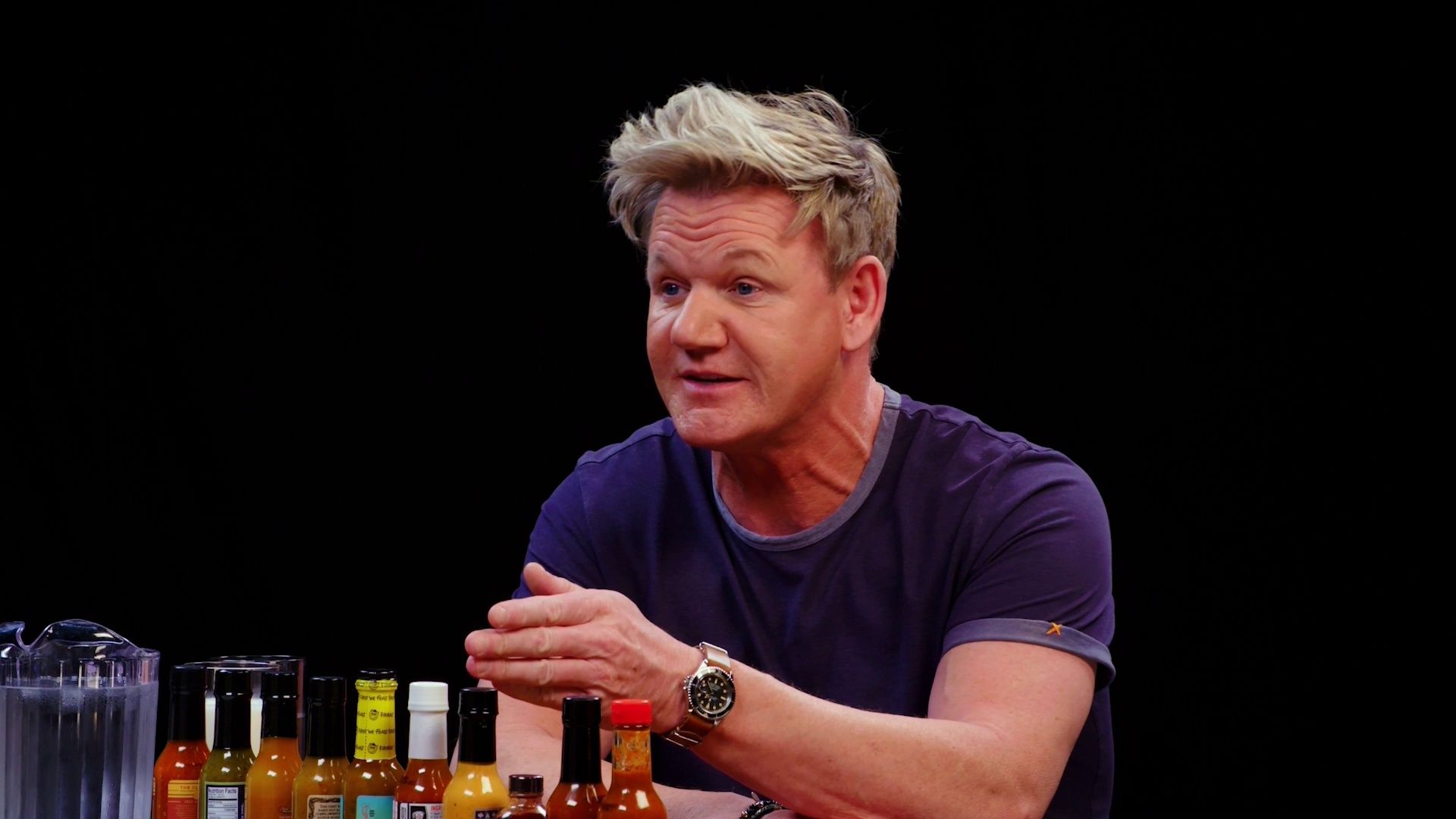 Hot Ones Staffel 8 Folge 1 Gordon Ramsay Savagely Critiques Spicy Wings
