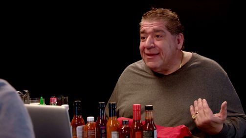 Hot Ones Hot Ones Staffel 3 Folge 2: Joey "CoCo" Diaz Breaks Out the Blue Cheese While Eating Spicy Wings