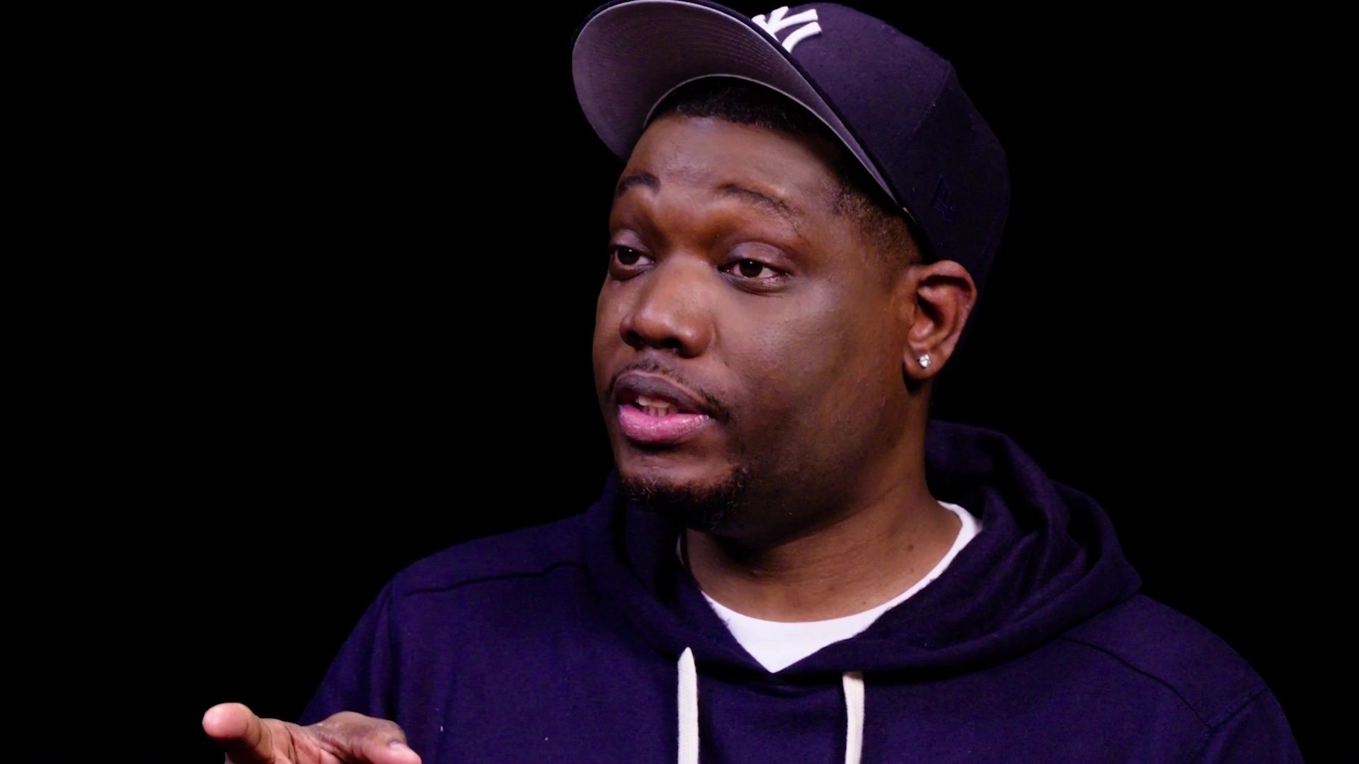 Michael Che Gs Up While Eating Spicy Wings