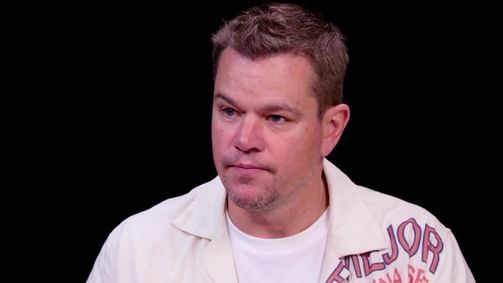 Hot Ones Hot Ones Staffel 15 Folge 11: Matt Damon Sweats From His Scalp While Eating Spicy Wings