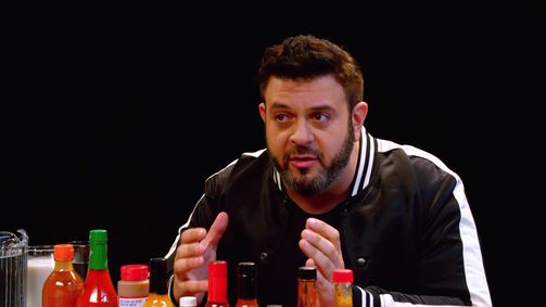 Hot Ones Hot Ones Staffel 4 Folge 5: Adam Richman Fanboys Out While Eating Spicy Wings