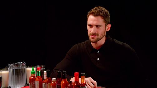 Hot Ones Hot Ones Staffel 3 Folge 16: Kevin Love Gets Dunked On By Spicy Wings