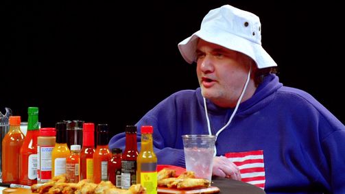 Hot Ones Hot Ones Staffel 4 Folge 14: Artie Lange Is Raw and Uncensored While Eating Spicy Wings
