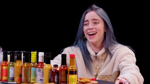 Hot Ones Hot Ones Staffel 8 Folge 7: Billie Eilish Freaks Out While Eating Spicy Wings
