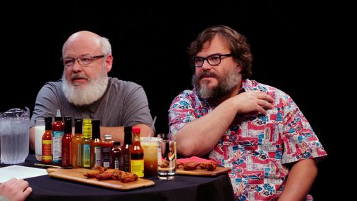 Hot Ones Hot Ones Staffel 7 Folge 2: Tenacious D Gets Rocked By Spicy Wings