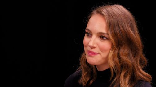 Hot Ones Hot Ones Staffel 6 Folge 2: Natalie Portman Pirouettes in Pain While Eating Spicy Wings
