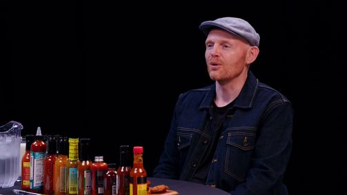 Hot Ones Hot Ones Staffel 7 Folge 9: Bill Burr Gets Red in the Face While Eating Spicy Wings