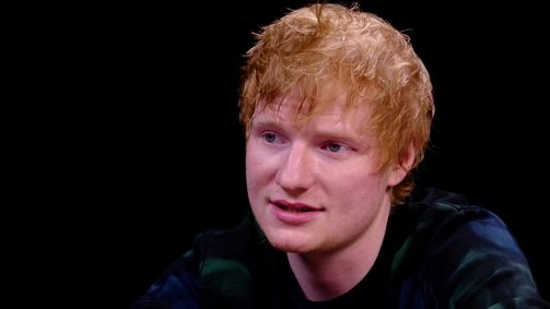 Hot Ones Hot Ones Staffel 15 Folge 7: Ed Sheeran Tries to Avoid Failure While Eating Spicy Wings