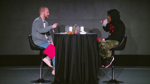 Hot Ones Hot Ones Staffel 10 Folge 8: DaBaby Crushes Ice Cream While Eating Spicy Wings