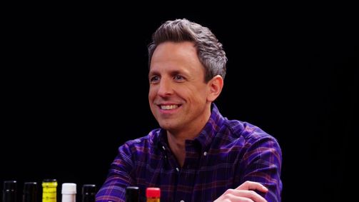 Hot Ones Hot Ones Staffel 8 Folge 3: Seth Meyers Unravels While Eating Spicy Wings