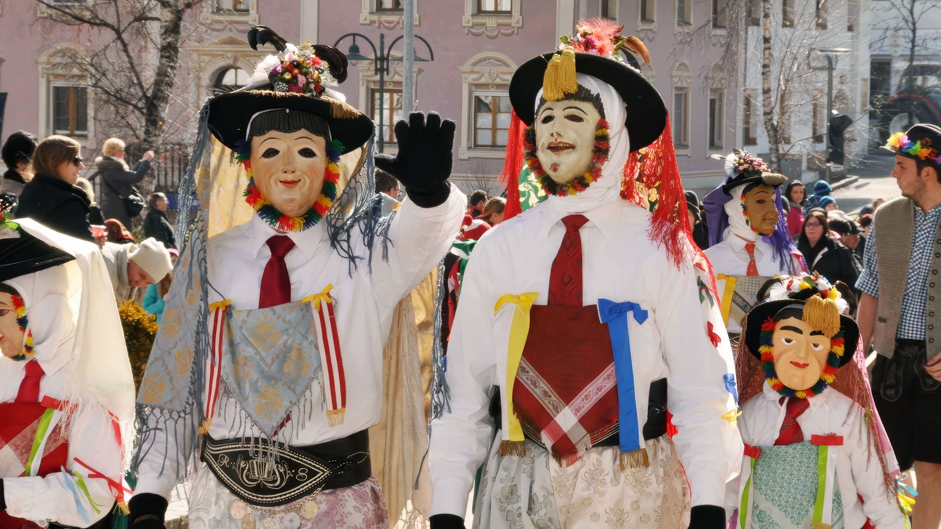 Das Feuer weitergeben - unsere Winterbräuche (1/2)