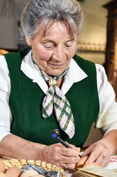 Feiern mit Osterbrot und Festtagsbraten - Bräuche und Kulinarik rund ums Osterfest