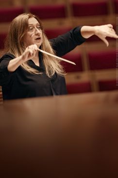 Die Dirigentin Simone Young.