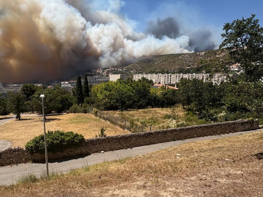 Verheerende Waldbrände nähern sich Marseille