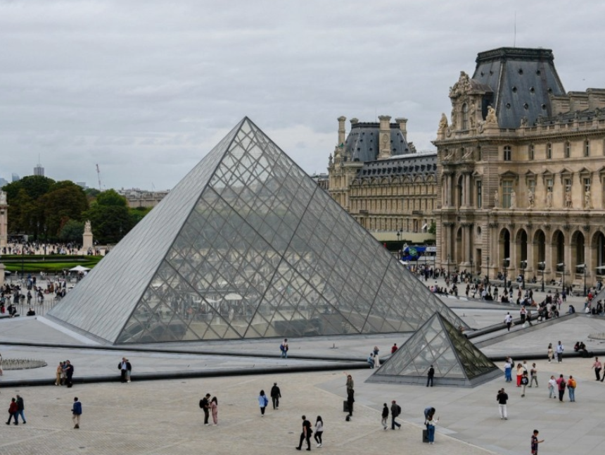 Raubüberfall auf Louvre in Paris