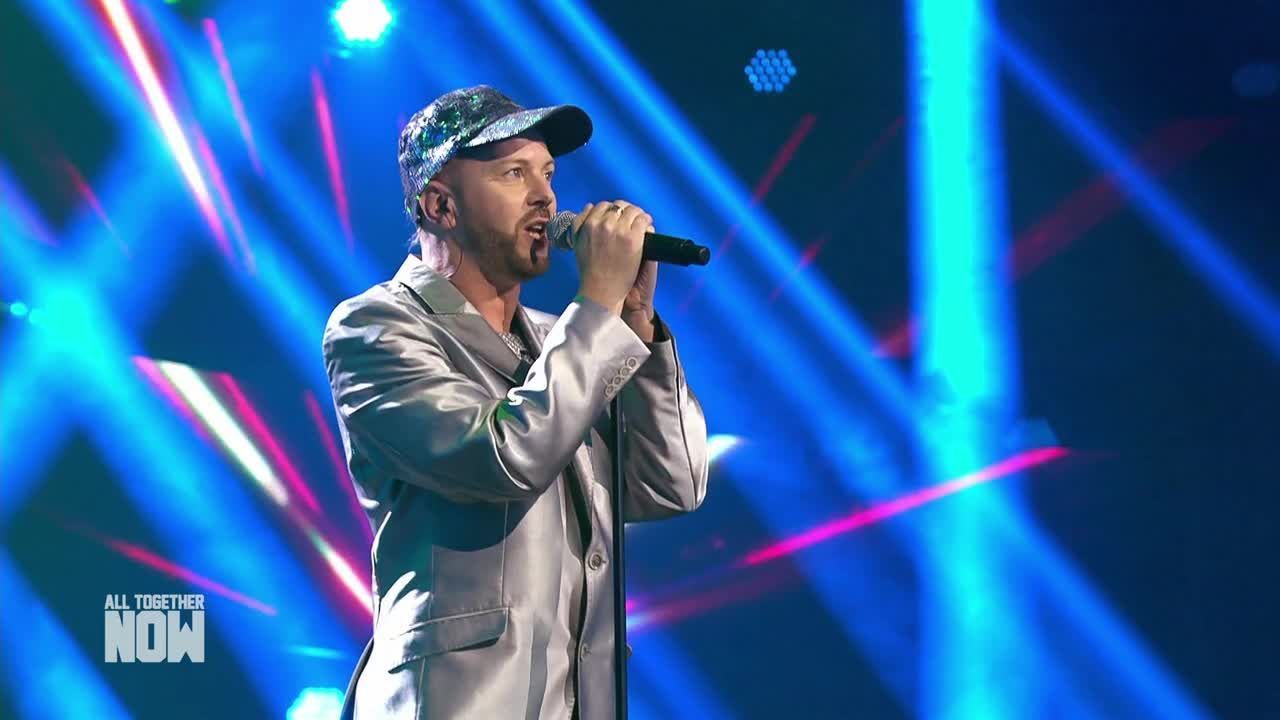 Stephen Folkers mit "Major Tom": Dieser galaktische Auftritt bringt die 100 in andere Sphären