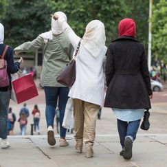 Kritik: Kommt das Kopftuchverbot im Herbst?