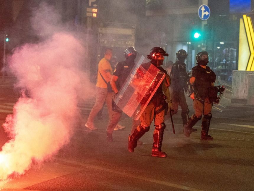 Gewalt eskaliert bei Protesten in Serbien