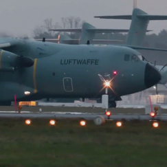 NATO-Soldaten kommen in Grönland an