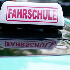 Führerschein-Erwerb bald halb so teuer?