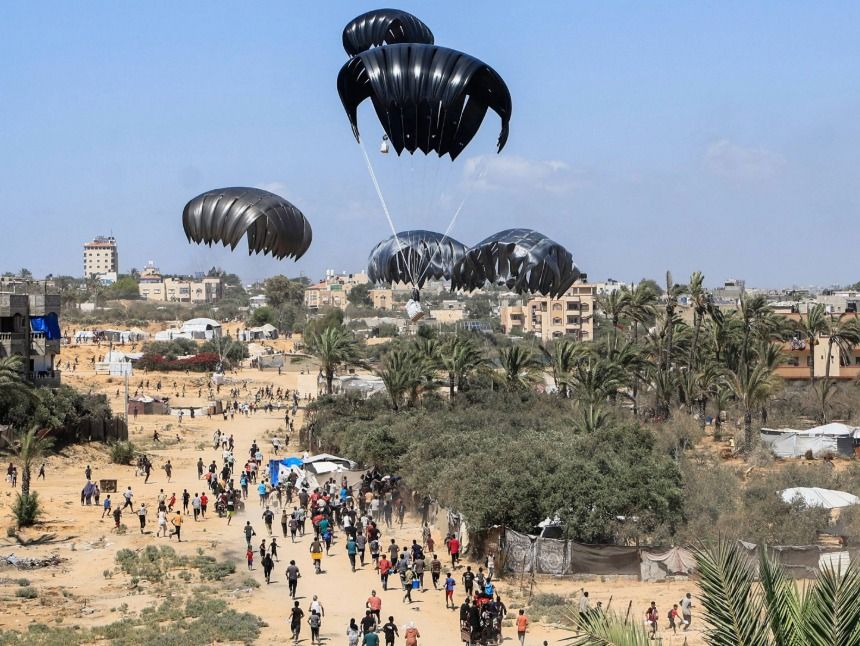 Bundeswehr wirft Hilfsgüter über Gaza ab